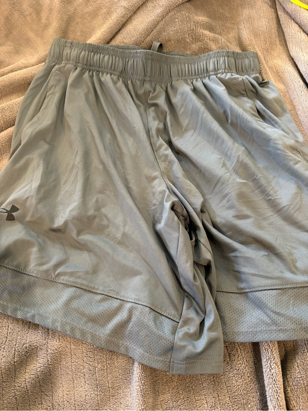 Under Armour Men’s Performance Mesh Shorts — Gray